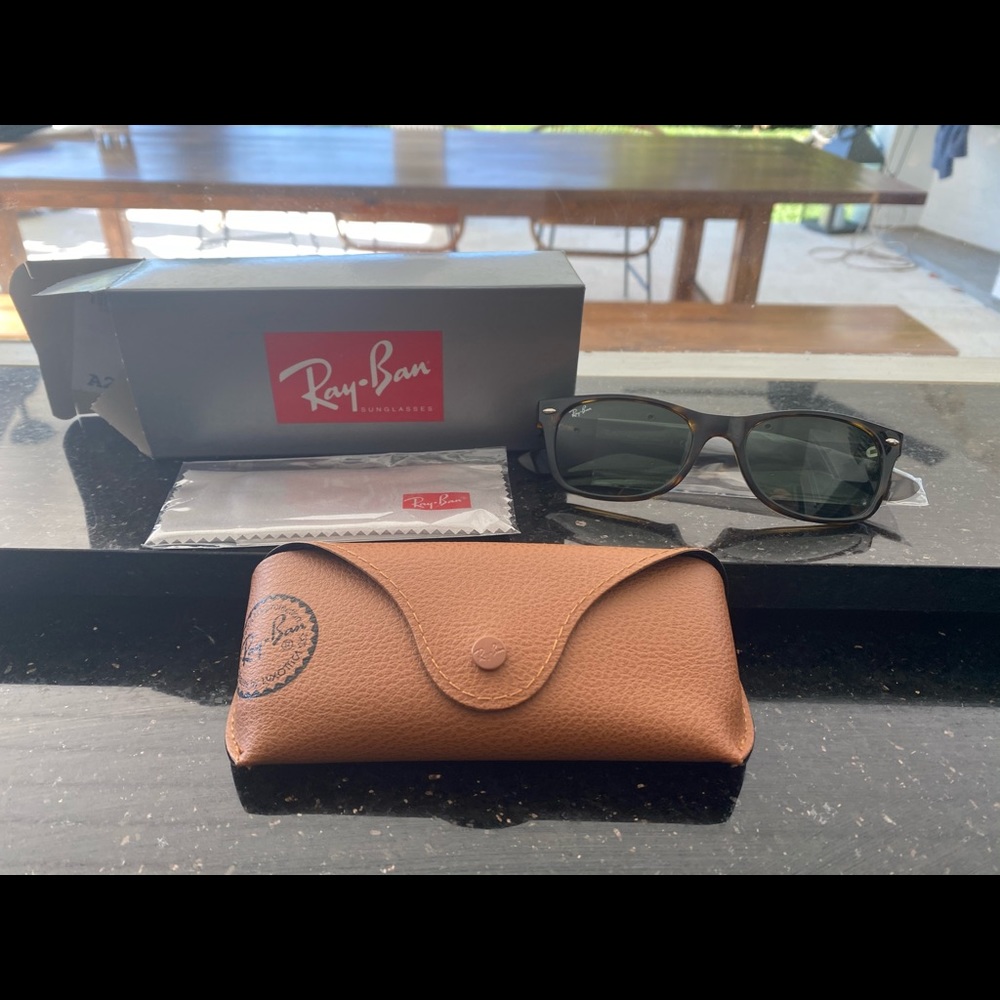 RAY BAN SUNGLASSES - NEW WAYFARER (NWT)
